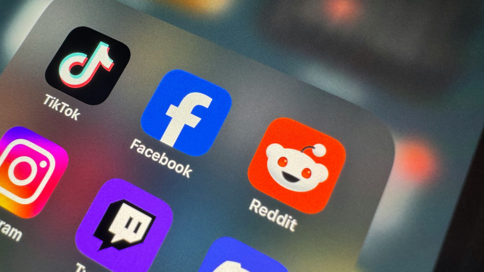 10 reasons Reddit should be shut down & 10 reasons it's the best site ever