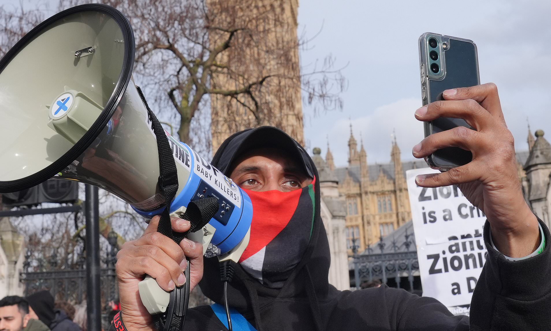 Fresh pressure on police to ban 'Al Quds' march in London amid Iran crisis