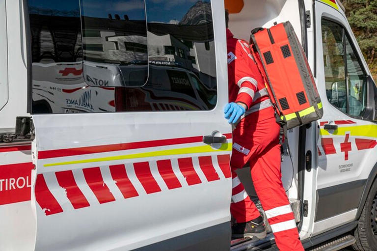 Schwerer Unfall im Heizwerk Seefeld: Arbeiter von Aschetrog eingeklemmt