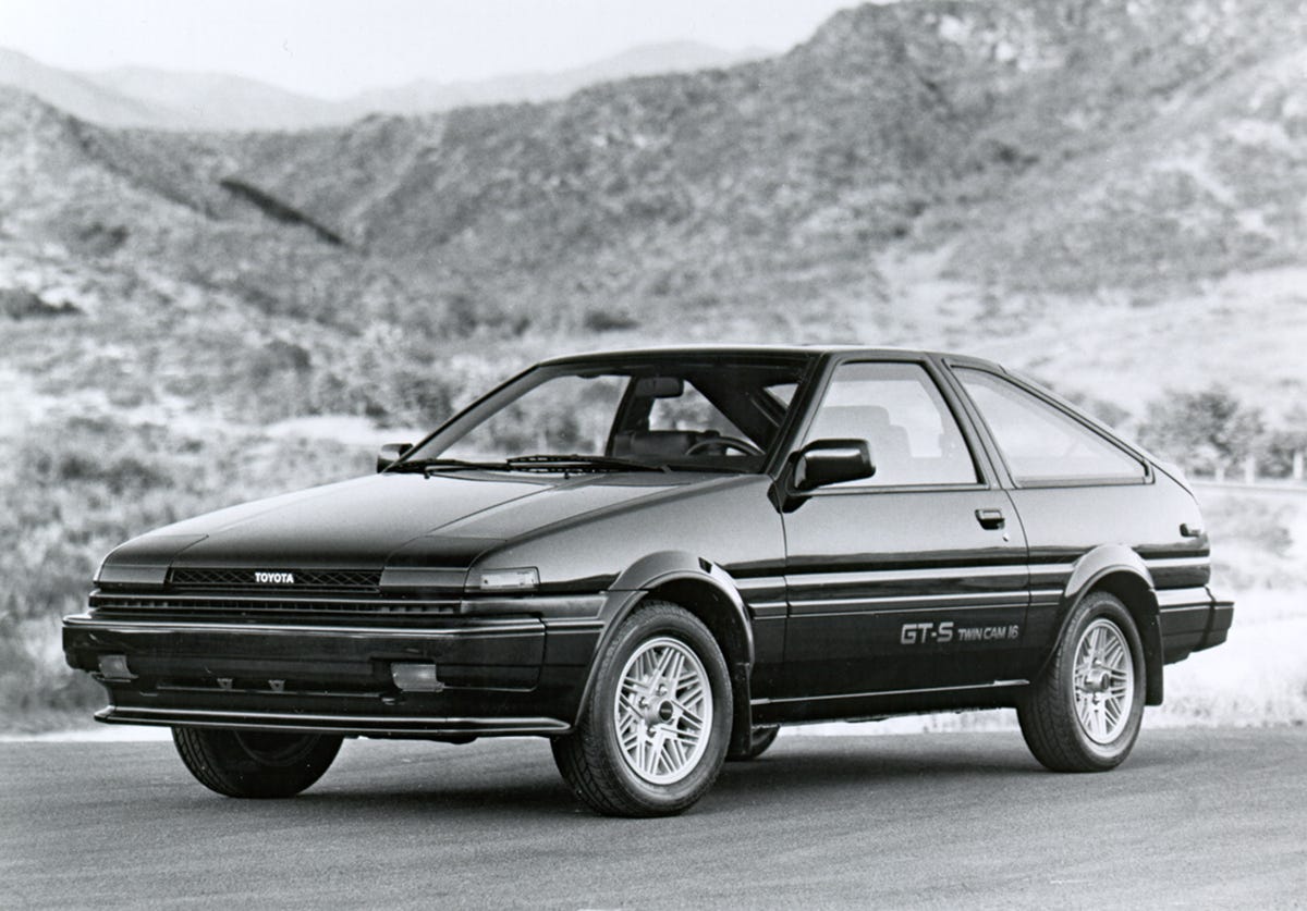 Yes, You Can Daily-Drive a Classic Car, and These Are the Ones to Look For