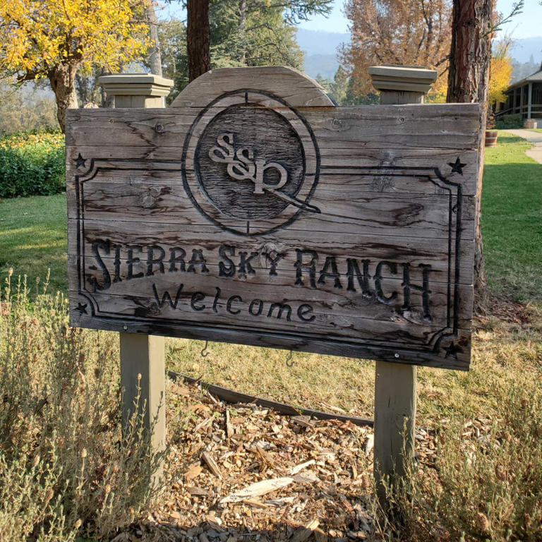 Sierra Sky Ranch: A charming mountain lodge 20 minutes from Yosemite