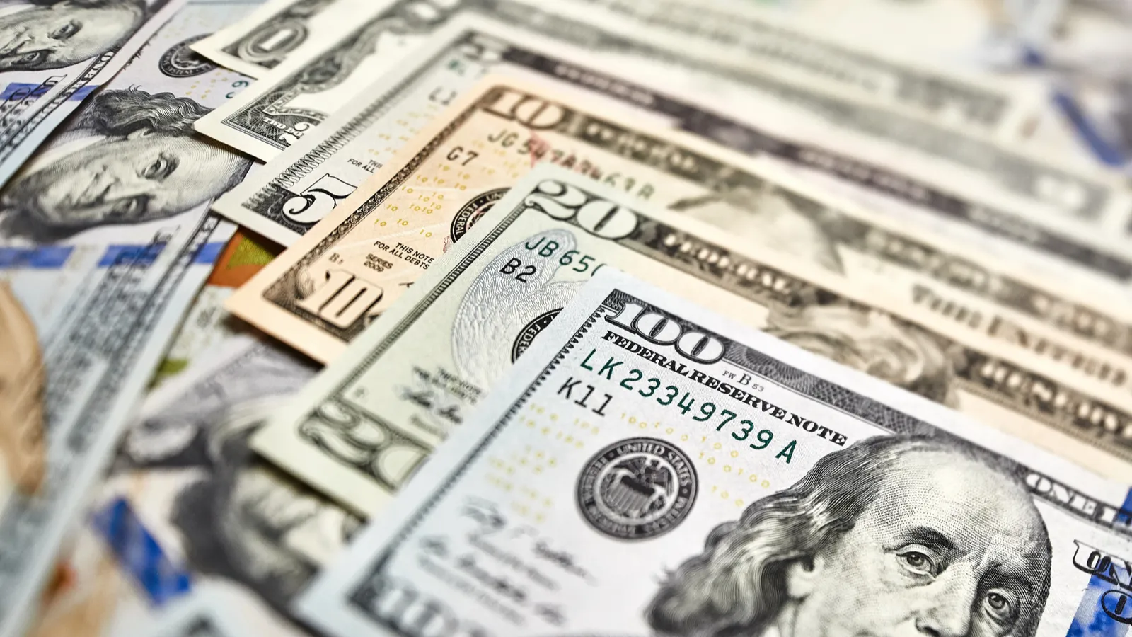 How fluctuating currency values are shaping American travel plans<br><br>