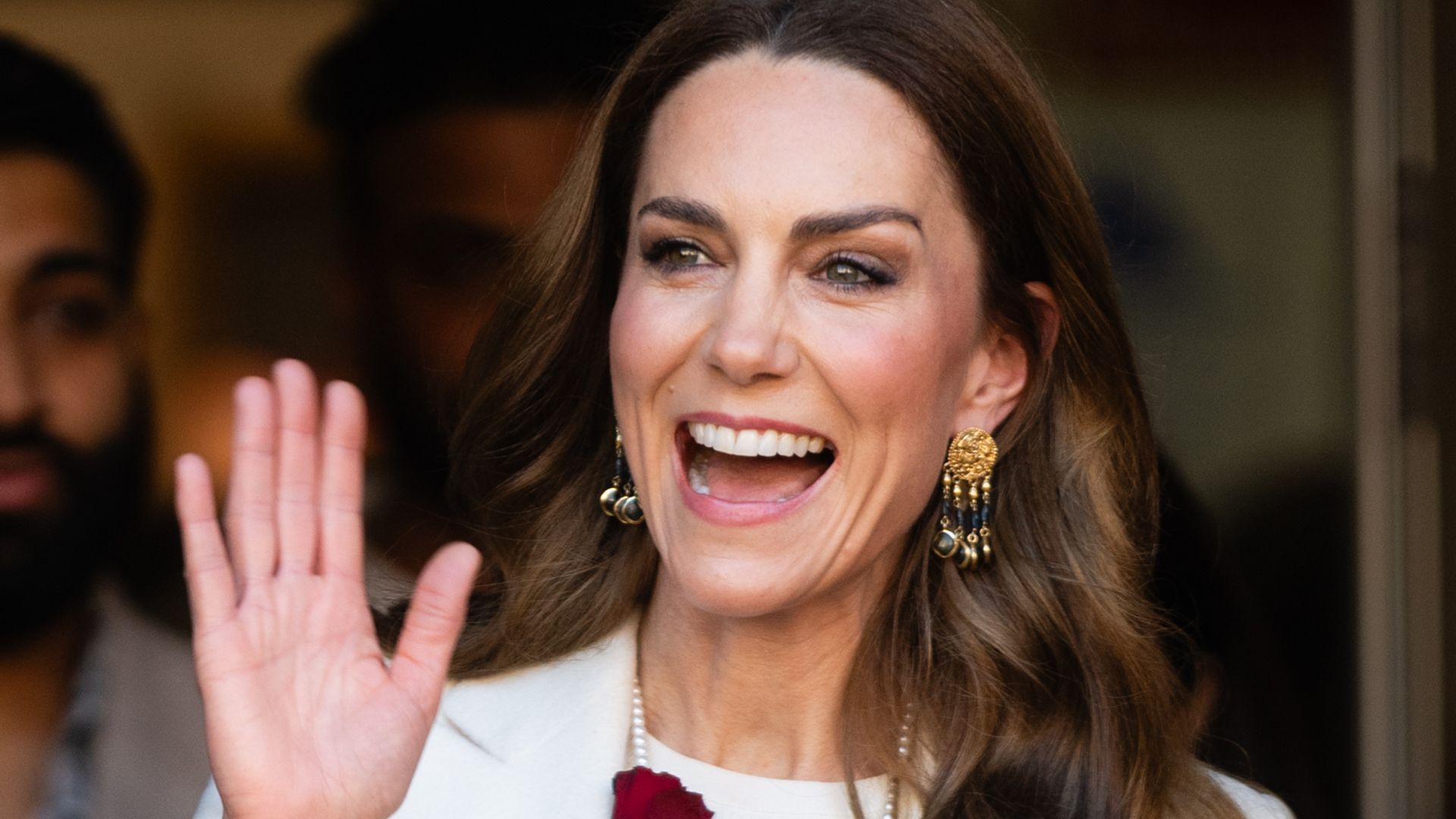 Princess Kate caught on camera attempting traditional dance during ...