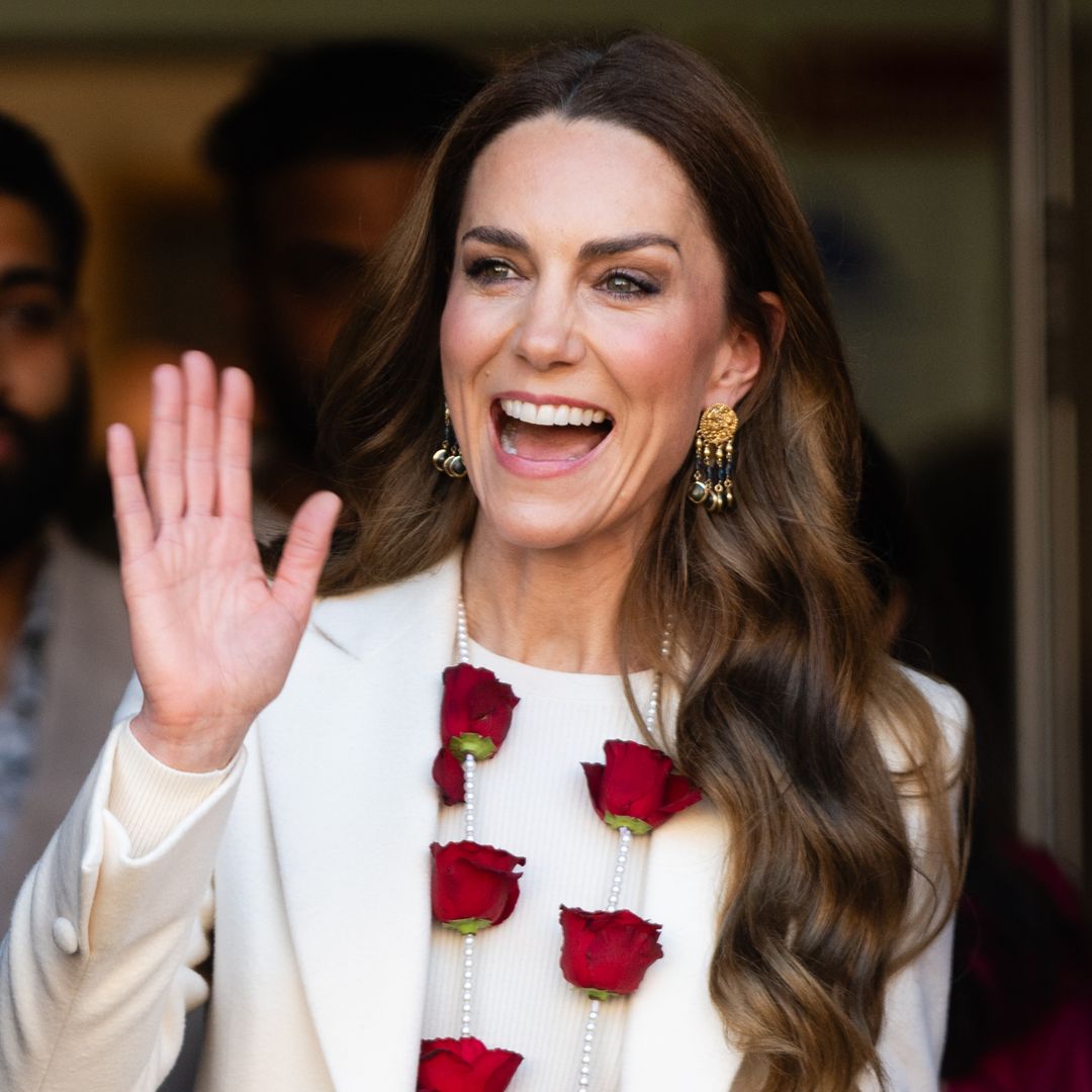 Kate Middleton steps out for surprise solo visit 300 miles away from ...