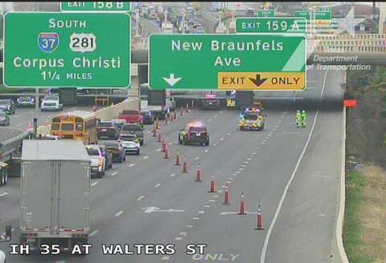 Major accident shuts down nearly all lanes of I-35<br><br>