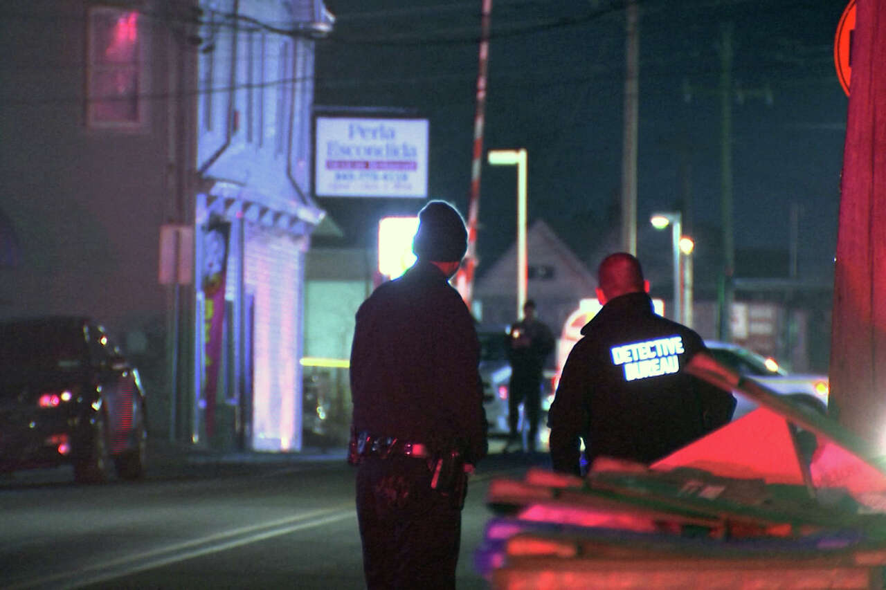 Robbery suspect dies after store clerk chases, detains him in Middletown<br>