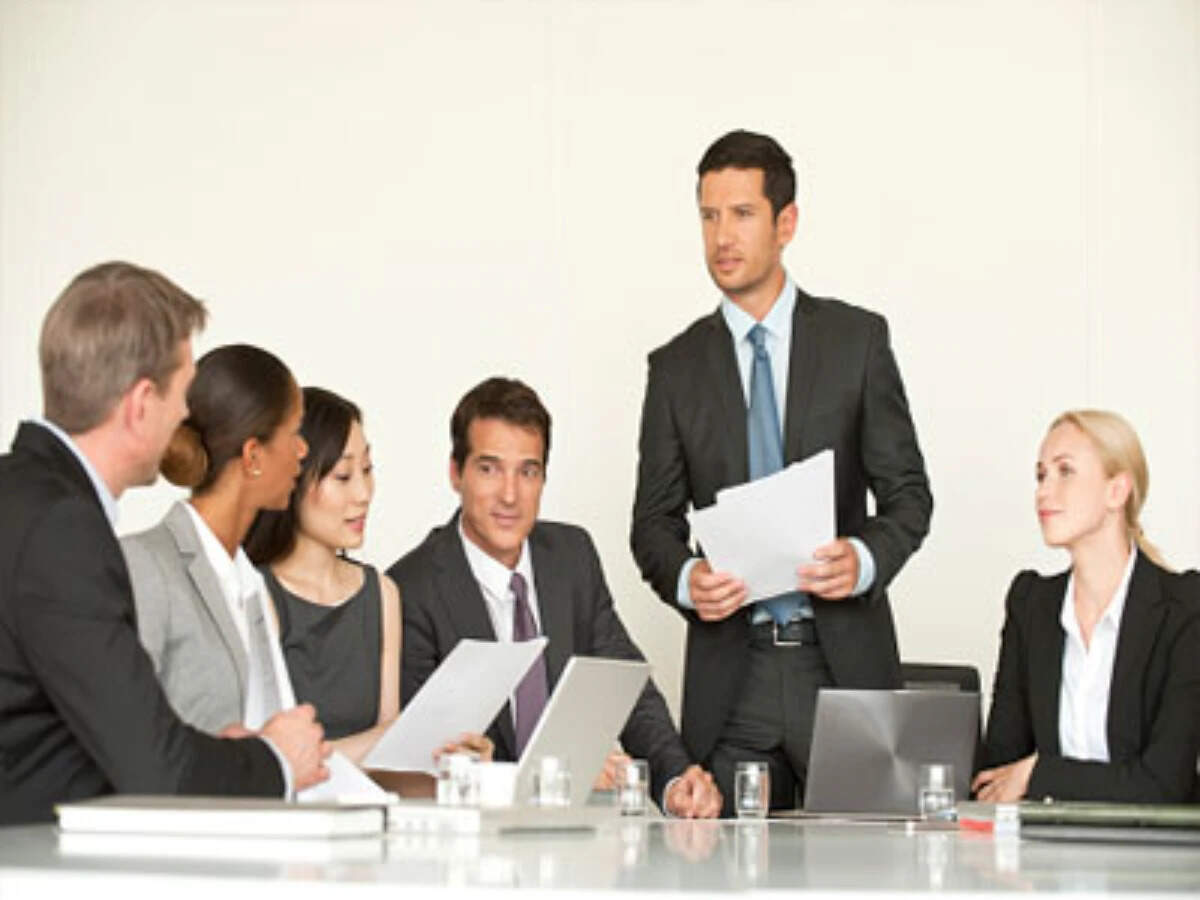Employee takes boss’s role and demands $40K raise — divides opinion as ...