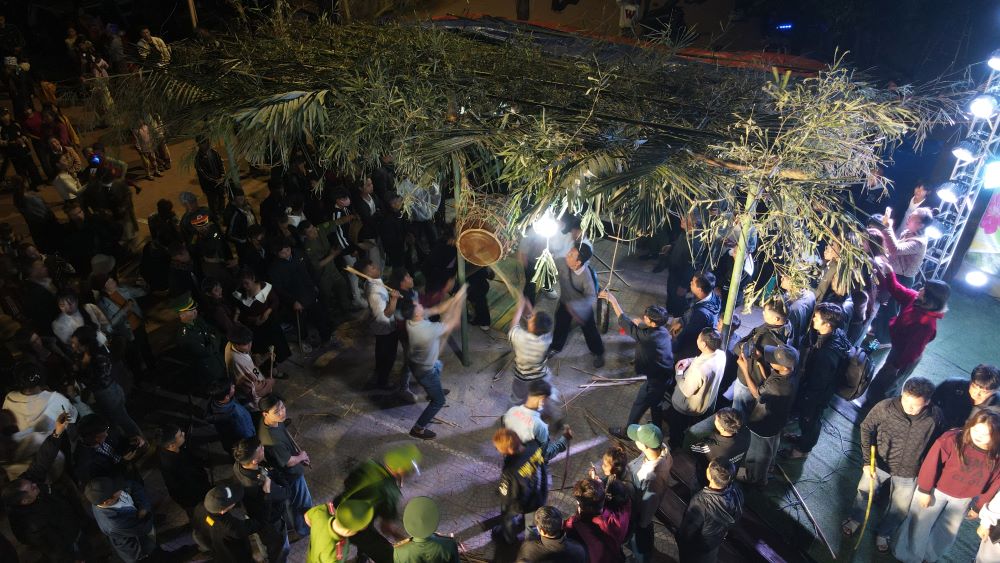 Độc đáo lễ hội đập trống người Ma Coong ở Quảng Trị