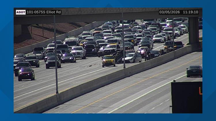 Rollover crash involving 2 vehicles occurs along southbound Loop 101 in ...