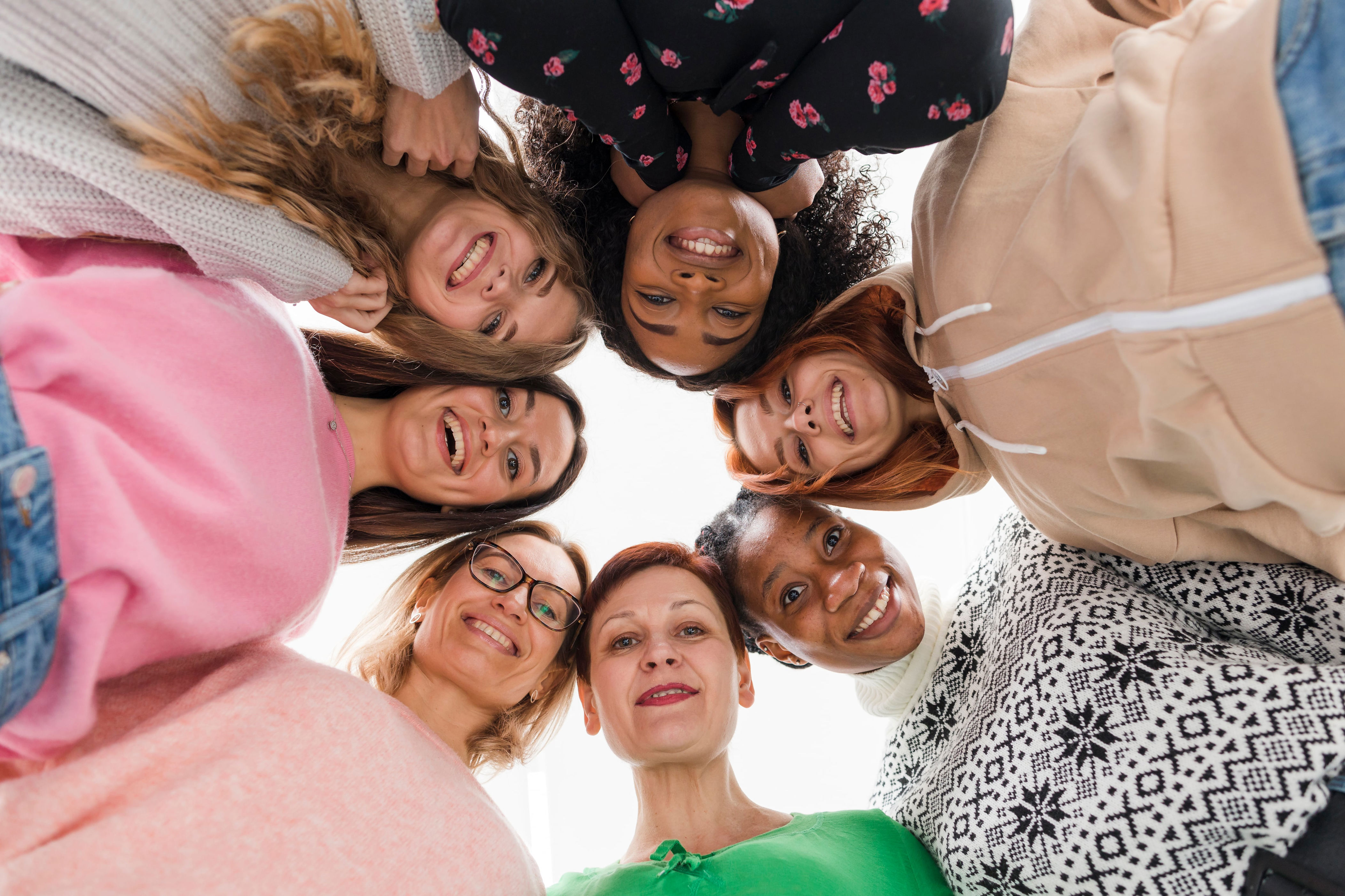 El lema del Día Internacional de la Mujer 2026, “Derechos, justicia y acción por y para todas las mujeres y niñas”, hace un llamado a la acción para derribar todas las barreras que obstaculizan la igualdad en la justicia. Foto: Freepik.
