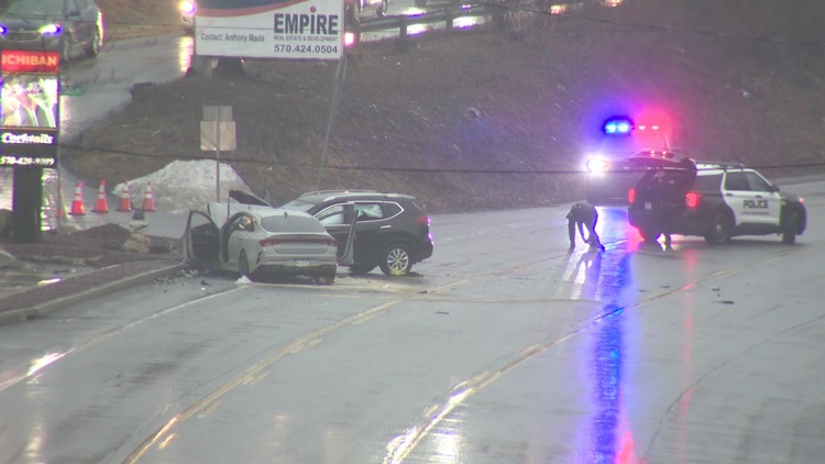 One woman dead, two people sent to hospital after crash in Monroe County