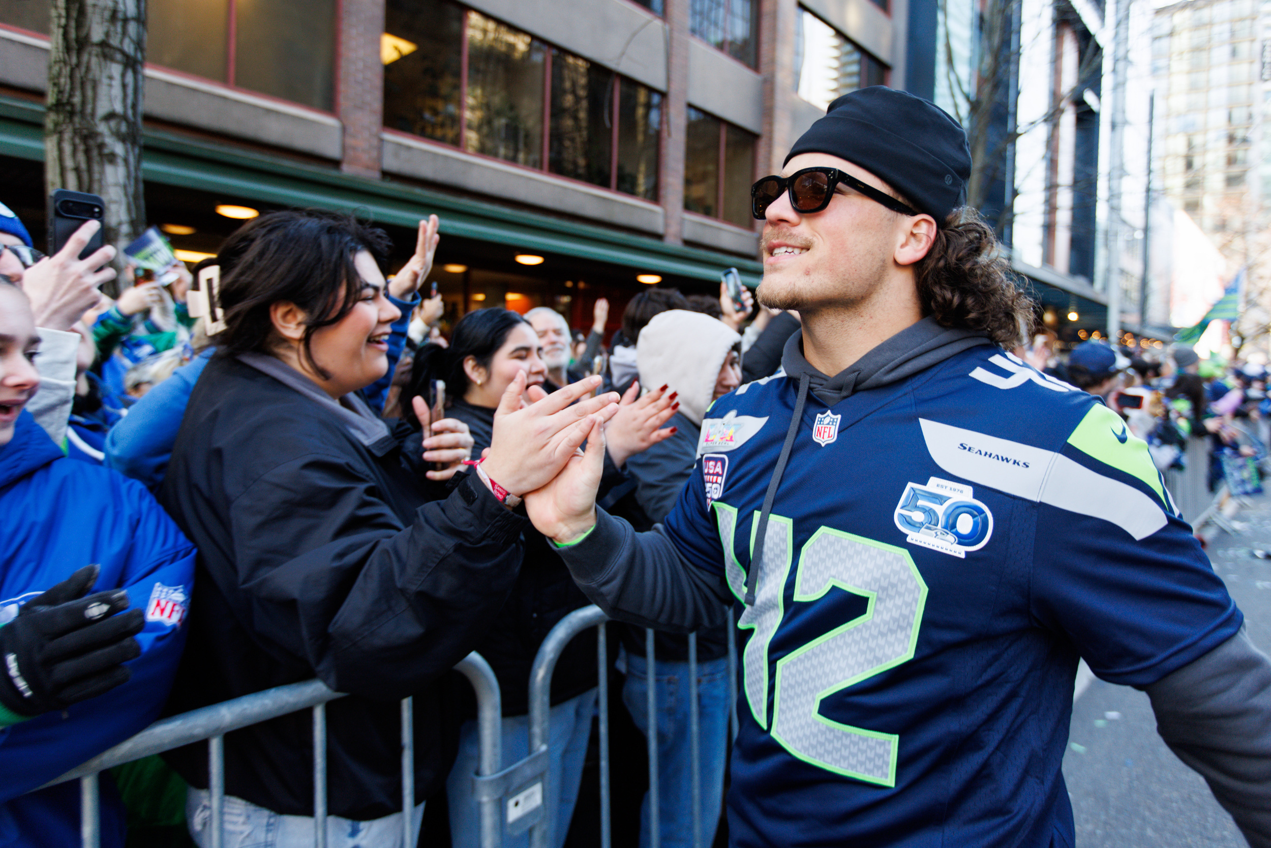 Seahawks, LB Drake Thomas agree to deal