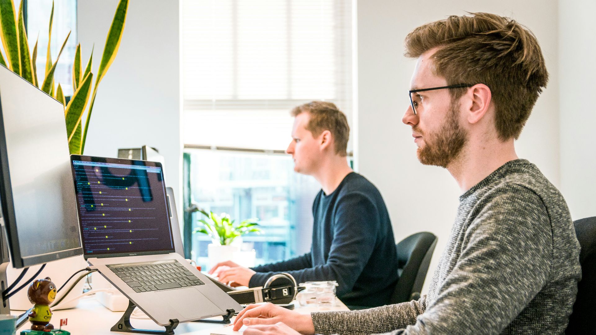 20 workplace compliments that are actually warnings