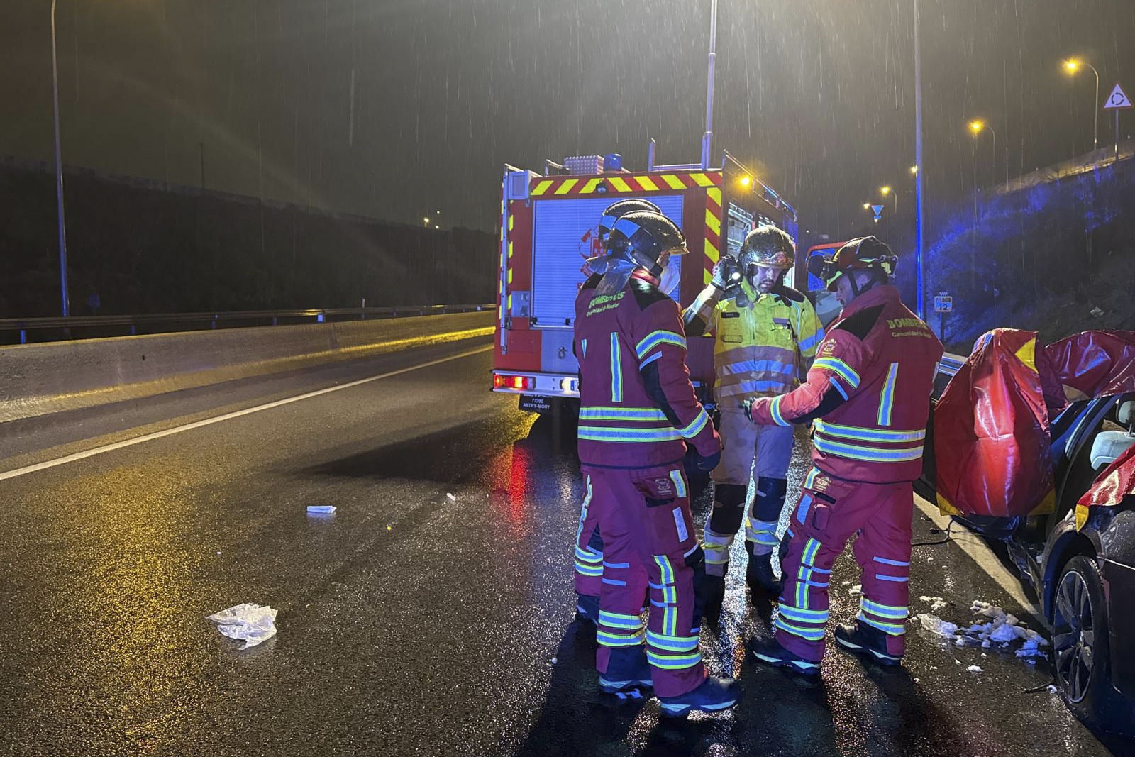 Un joven muerto y tres heridos graves en un accidente de tráfico en ...