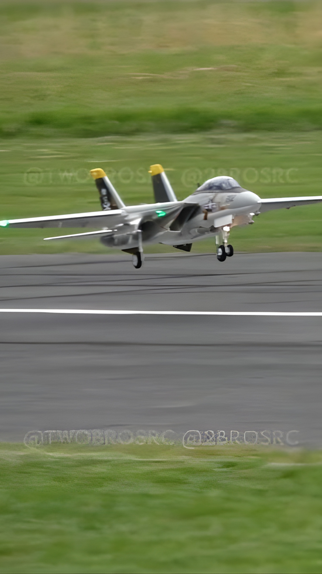 F-14A Tomcat touch and go landing technique