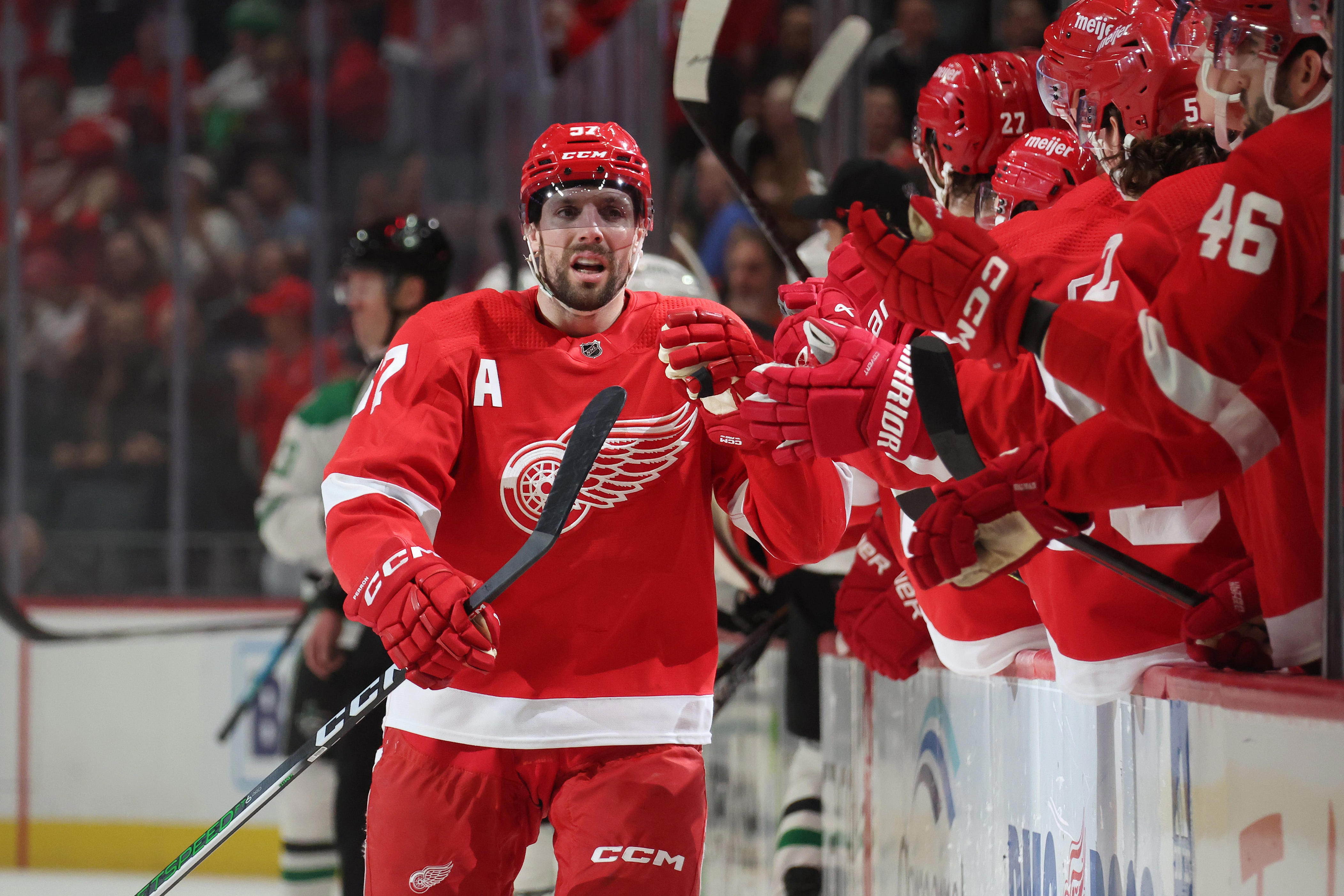 Red Wings reacquire David Perron in trade with Senators