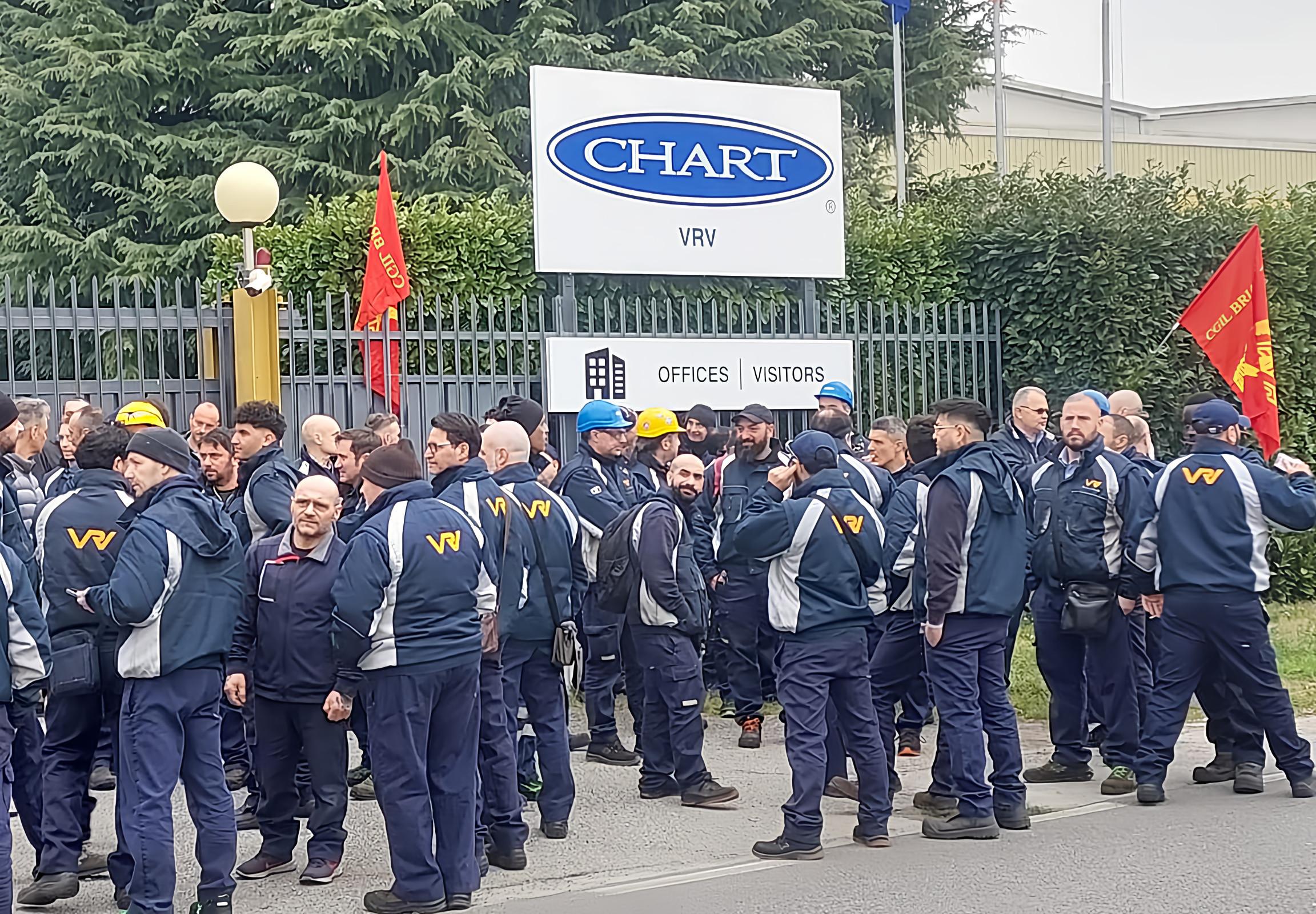 Presidio e retromarcia a Ornago. Chart-Vrv ritira i licenziamenti