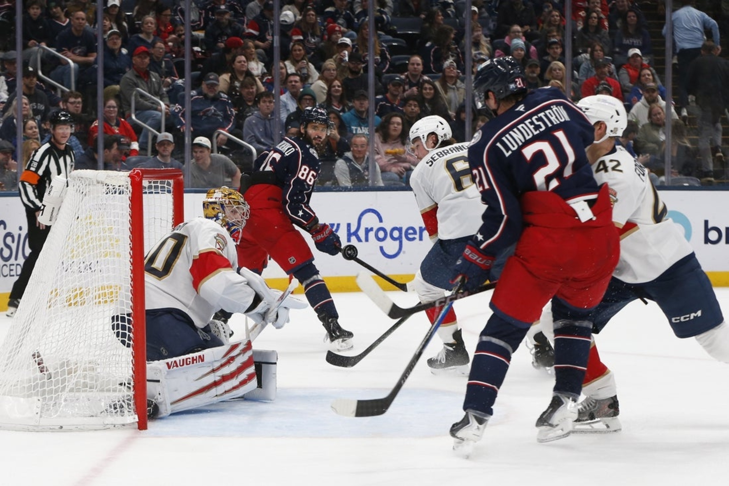 Red-hot Blue Jackets tame scuffling Panthers