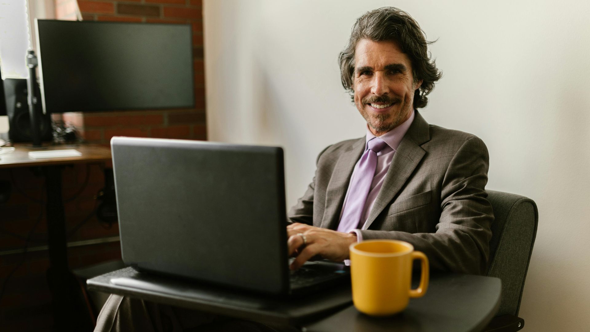 20 workplace compliments that are actually warnings