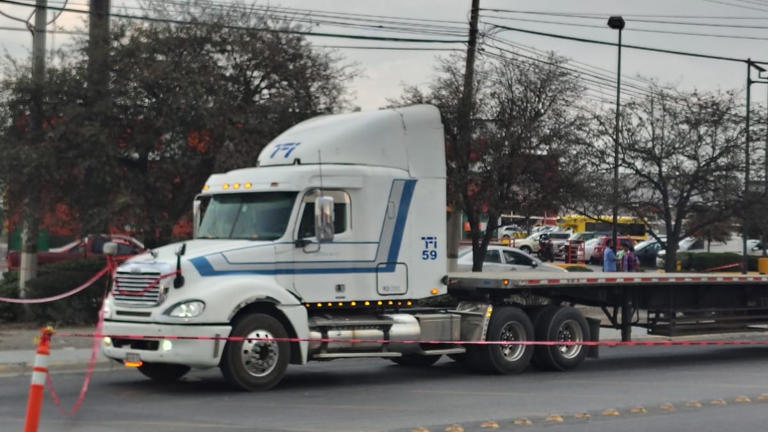 Hombre muere atropellado por tráiler al intentar cruzar en la carretera ...