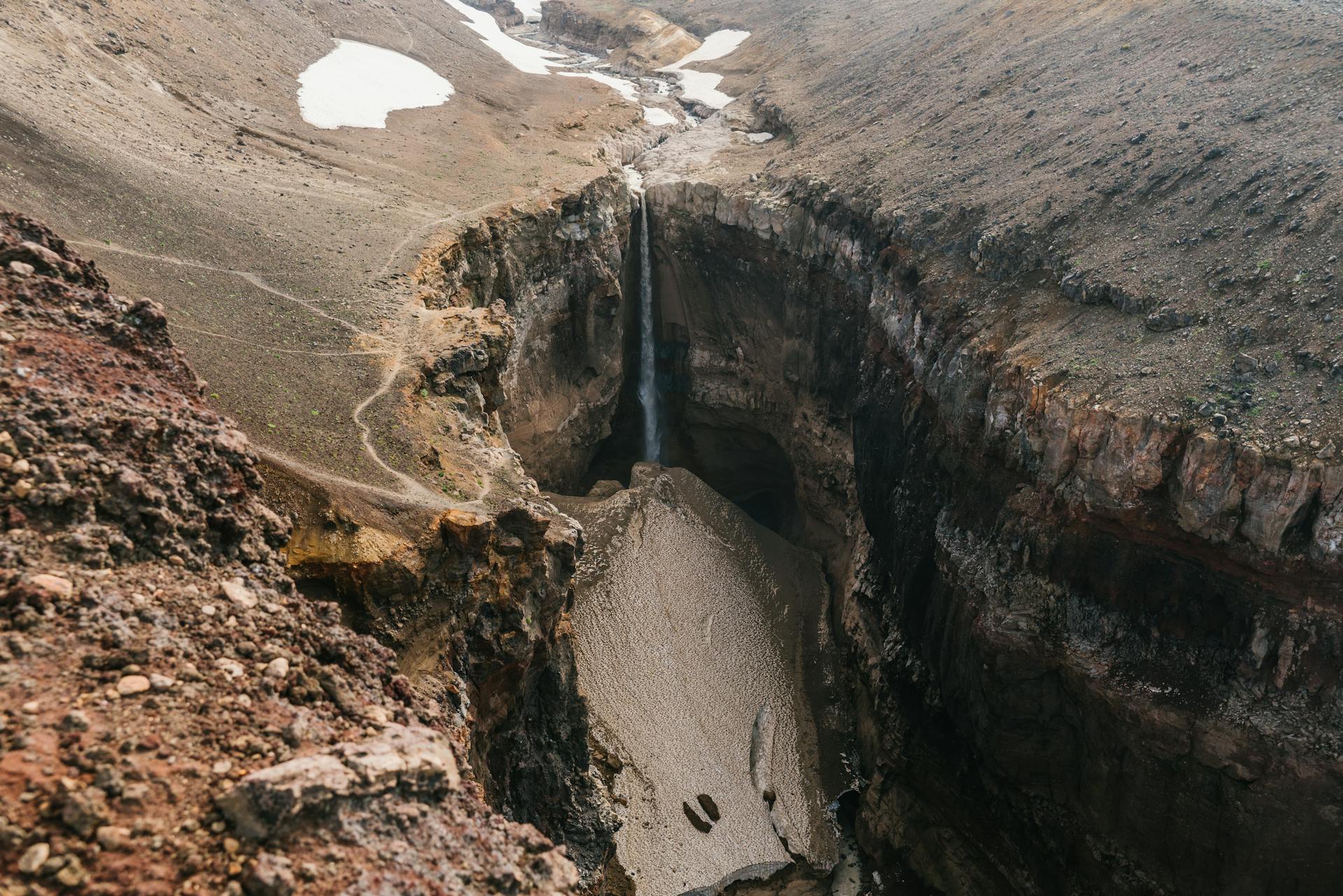 Scientists uncover huge underground structures in major geological ...