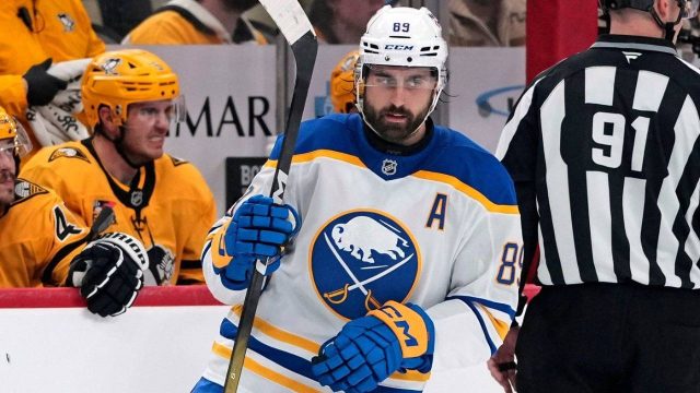 'Pissed off': Maple Leafs' embarrassing road show begs for more trades