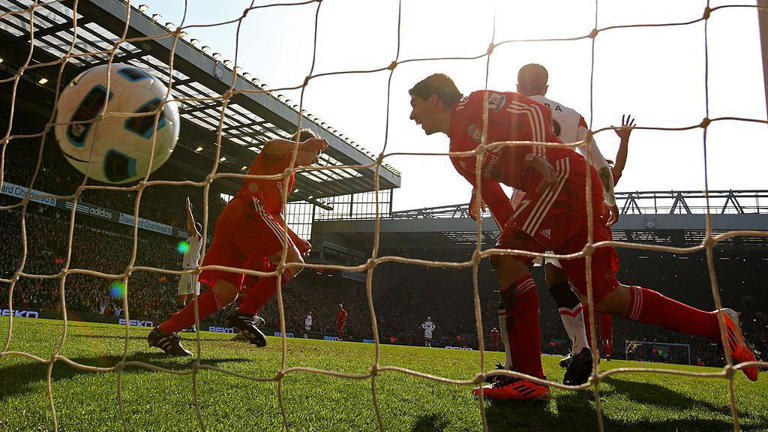 Kuyt's six-yard hat-trick against Man Utd - 6 March 2011