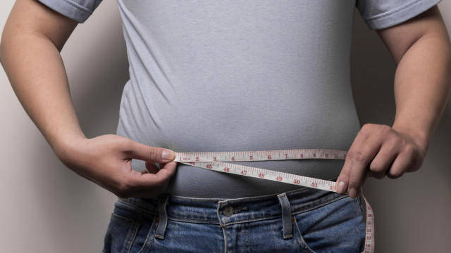 Barriga que parece um balão? Alimentos que causam inchaço abdominal