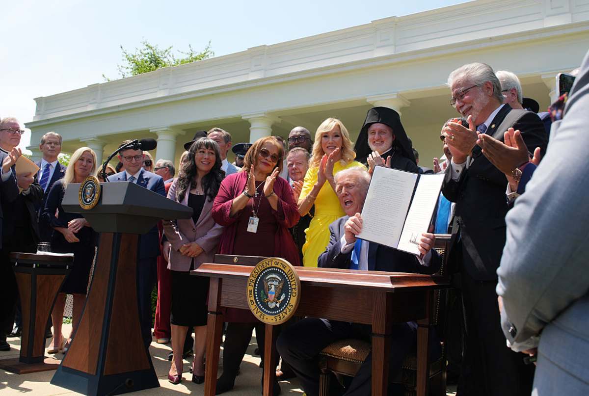Trump hosts pastors from across US at White House as faith leaders pray ...