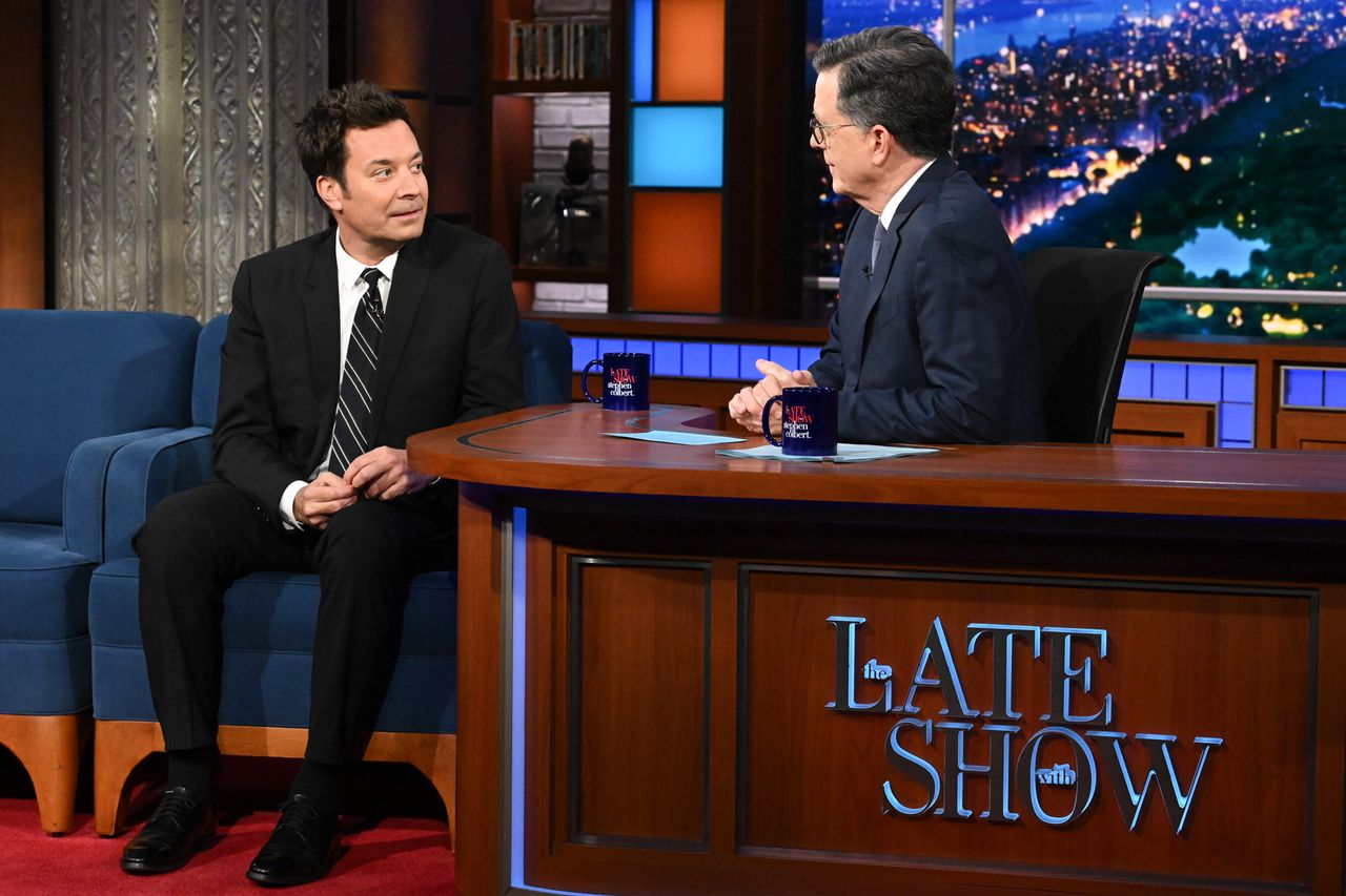 Jimmy Fallon serenades 