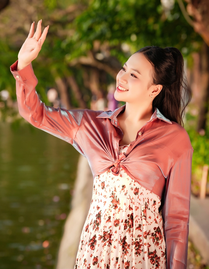 Nữ sinh lớp 11 ra album đầu tay 'Chạm vào giấc mơ'