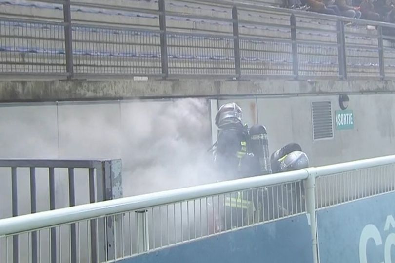Top rugby match halted as fire breaks out in stadium