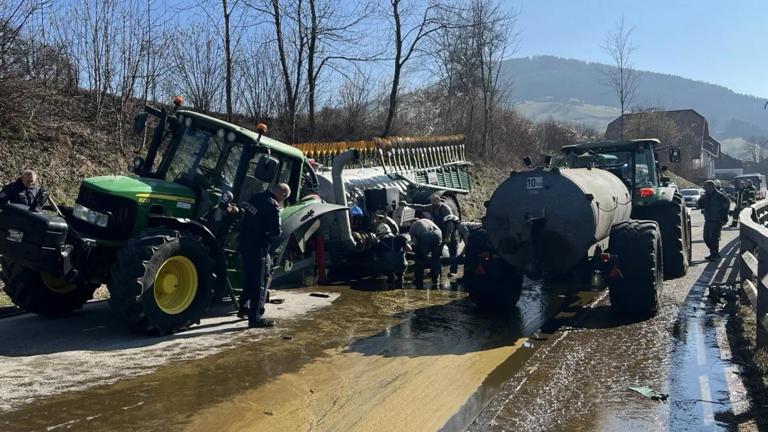 Ein Traktor verlor in Behamberg den linken Hinterreifen.