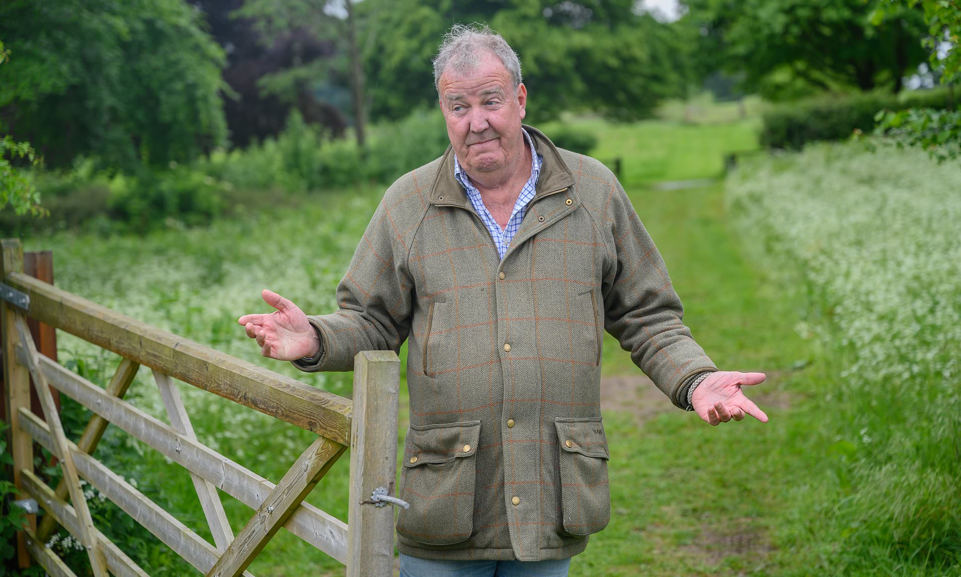 Jeremy Clarkson introduces fans to new addition to Diddly Squat farm - but  it instantly backfires