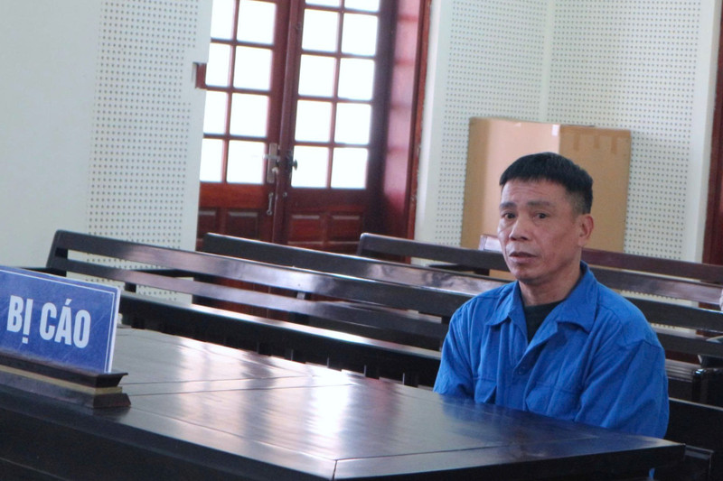 Bị chém phải nhập viện, người đàn ông trốn viện tìm hàng xóm trả thù