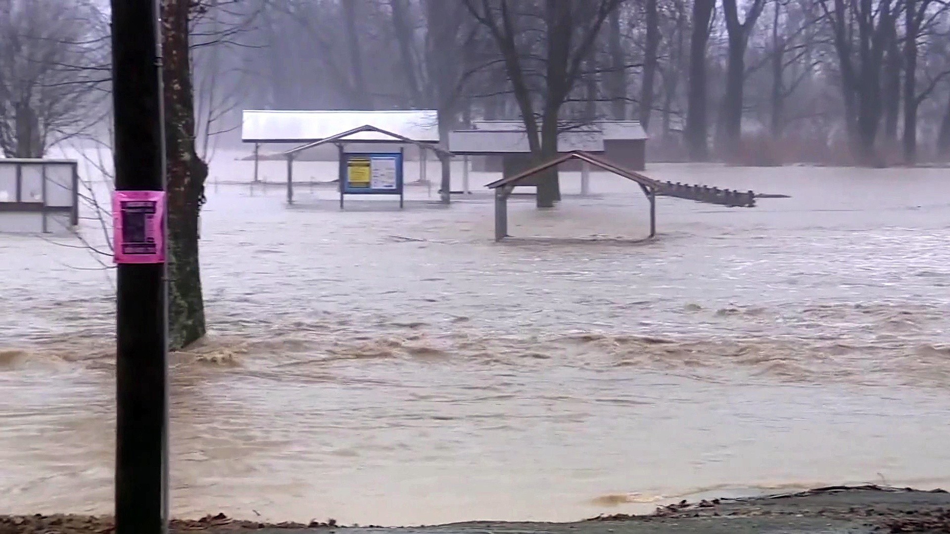 Strong storms in central US spawn tornadoes, rain, flash floods