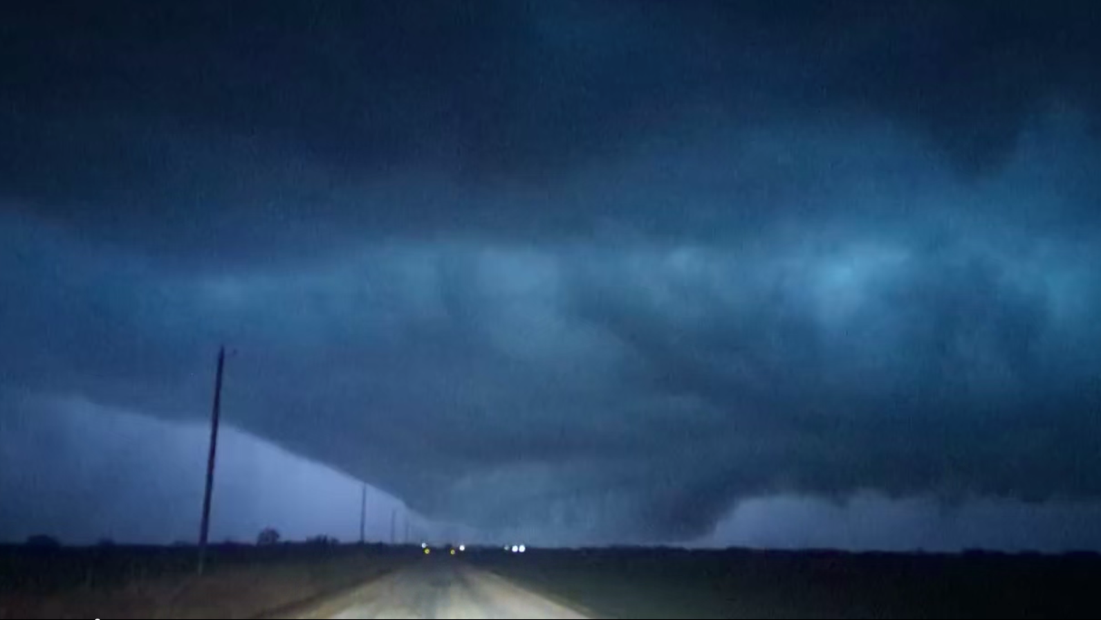 Severe storms turn deadly in Midwest: Mother and daughter killed as tornado strikes in northwest Oklahoma<br>