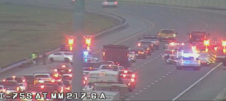 Major I-75 crash delays drivers over 30 minutes, Friday morning