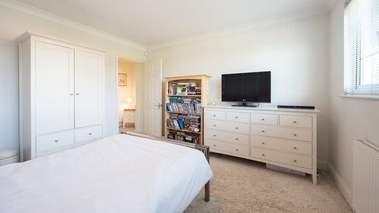 Can't commit fully to a bold paint color? How to give your room just a ...