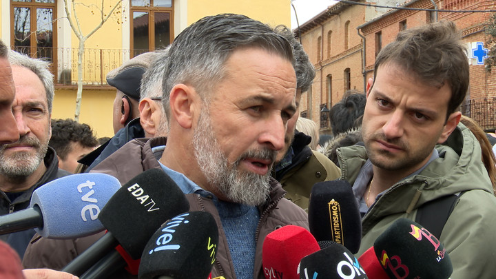 Abascal pide "mandar a su país" a los crean que la mujer debe caminar ...