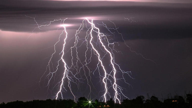US lab models lightning from clouds in plastic blocks to study storm ...
