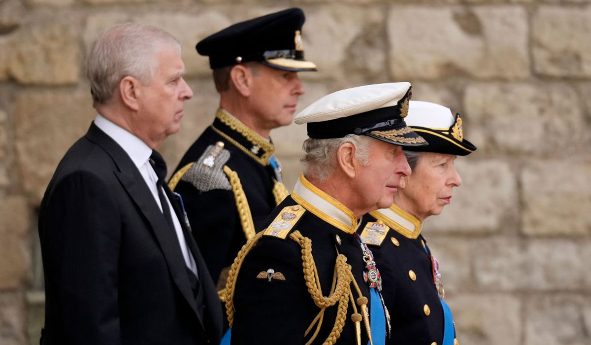 Royal expert reveals the ten family members that need to be removed in ...