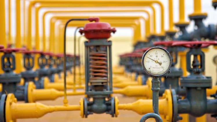 Oil at $150, gas prices to quadruple? Qatar warns West Asia war could ...