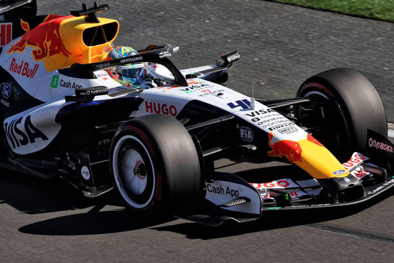 Lindblad reageert op opmerking over agressiever rijgedrag tegen Verstappen
