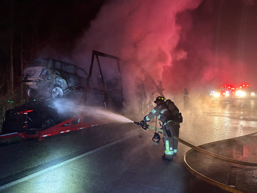 Large vehicle fire closes section of I-95 in Colleton County