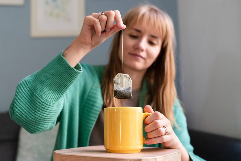 Keep used tea bags as they transform into stunning living room decoration