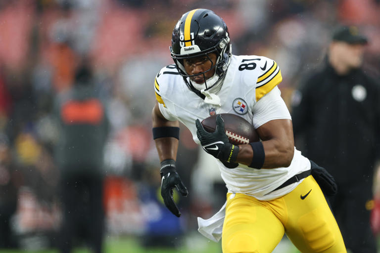 Steelers officially release Jonnu Smith, updated cap space revealed