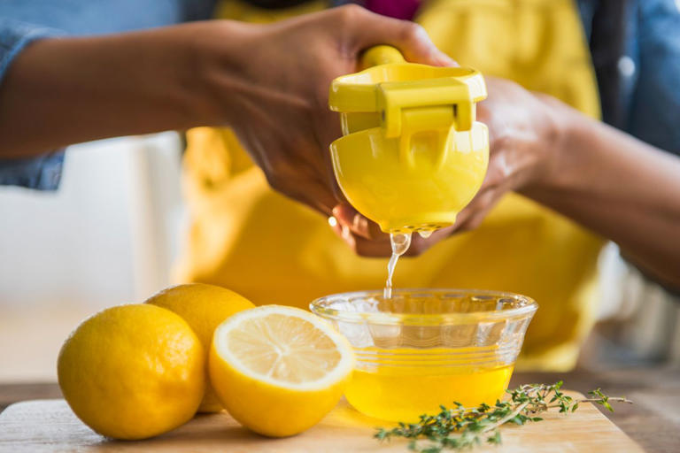 A simple trick for choosing a juicy lemon, according to an expert