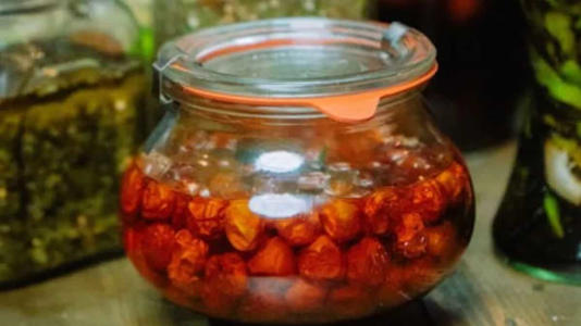 When Summer Hits, Avoid These 7 Foods In Your Diet To Stay Cool