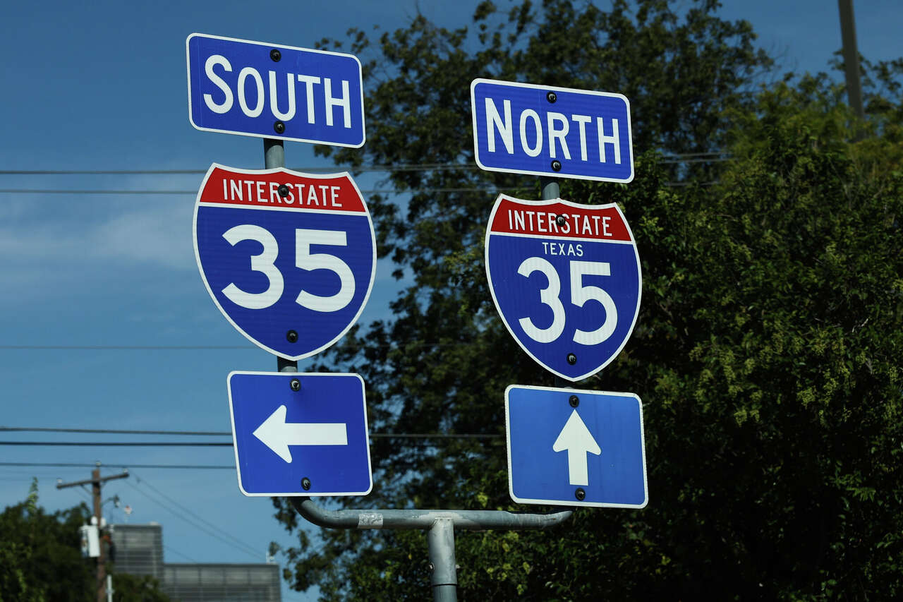 Update: I-35 northbound lanes remain closed in Austin near Slaughter Lane after crash<br><br>